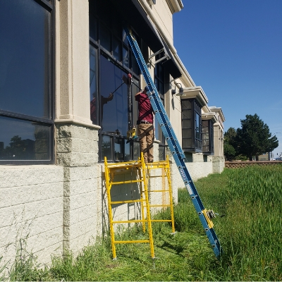 Commercial-glass-replacement-with-scaffold-ladder-hoist-and-tech