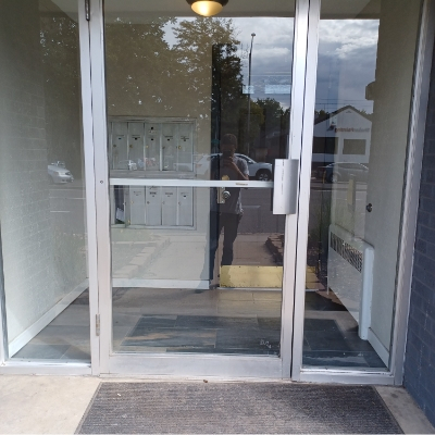 Apt-complex-door-glass-replacement