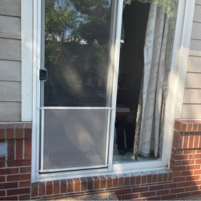 Broken-patio-door-glass-in-vinyl-window